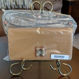 NWT Dooney & Bourke Daphne Crossbody